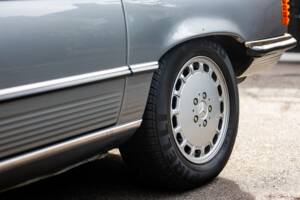 Afbeelding 25/27 van Mercedes-Benz 420 SL (1987)