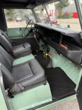 Image 11/20 of Land Rover 88 (1977)