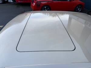 Image 22/22 of Mercedes-Benz 500 SEC (1984)