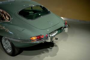 Image 24/50 of Jaguar E-Type 4.2 (1966)