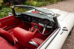 Immagine 31/49 di Jaguar E-Type V12 (1973)