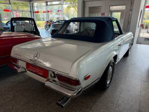 Image 40/42 of Mercedes-Benz 280 SL (1968)