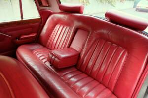 Image 32/48 of Bentley T 1 (1967)