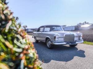 Afbeelding 3/24 van Mercedes-Benz 220 SE b (1964)