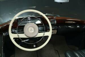 Bild 20/49 von Mercedes-Benz 220 SE (1960)