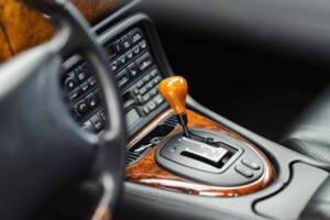 Image 21/42 of Jaguar XK8 4.0 (1999)