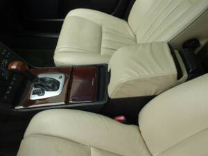 Bild 32/97 von Volvo XC90 V8 (2005)