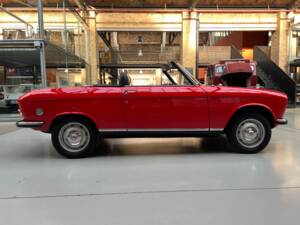 Image 5/39 of Peugeot 204 Convertible (1968)