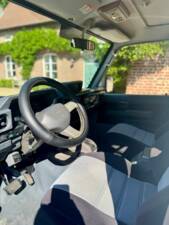Imagen 8/12 de Toyota Land Cruiser LJ 78 (1990)