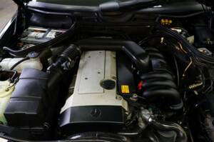 Bild 29/35 von Mercedes-Benz E 320 (1993)