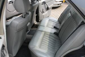 Immagine 5/13 di Mercedes-Benz 230 E (1986)
