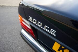 Bild 29/30 von Mercedes-Benz 300 CE (1992)