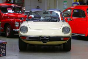 Image 2/25 of Alfa Romeo 2000 Spider Veloce (1982)