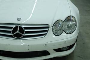 Image 26/50 of Mercedes-Benz SL 55 AMG (2003)