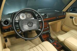 Image 14/30 of Mercedes-Benz 280 CE (1984)