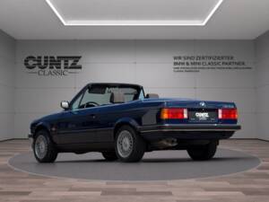 Image 8/27 of BMW 320i (1990)