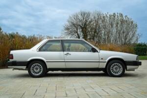 Image 5/50 de Volvo 780 Bertone 2.4 TD (1987)