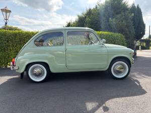 Image 1/24 of SEAT 600 D (1966)
