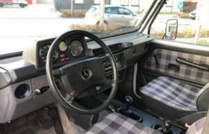 Immagine 6/23 di Mercedes-Benz 230 GE (SWB) (1987)