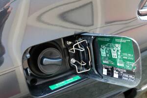 Image 42/63 of Mercedes-Benz 300 CE (1991)
