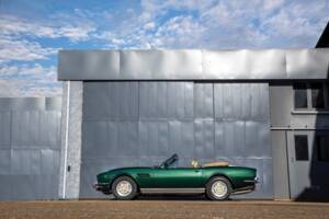 Image 9/20 of Aston Martin V8 (1981)