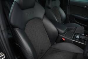 Immagine 17/50 di Audi RS6 Avant (2015)