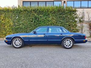 Image 24/30 de Jaguar XJ 8 4.0 Executive (1998)