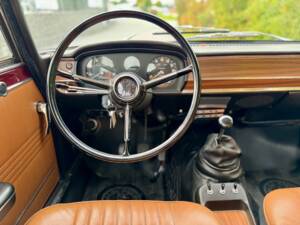 Image 18/24 of Alfa Romeo Giulia 1300 Super (1972)