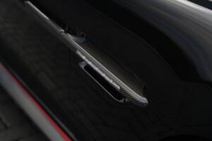 Image 43/50 of Aston Martin Vanquish S Volante (2018)