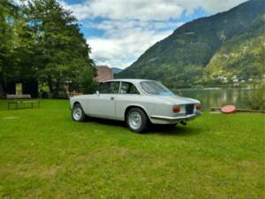 Image 2/25 of Alfa Romeo 1750 GT Veloce (1969)
