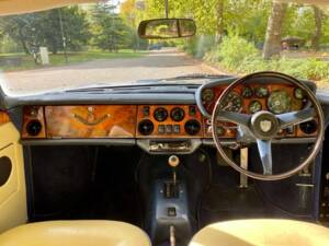 Image 3/42 of Bristol 411 Mk. V (1975)