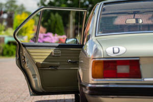 Image 45/46 of BMW 525 (1978)