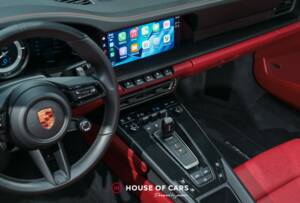 Image 20/25 of Porsche 911 Carrera 4 GTS (2022)