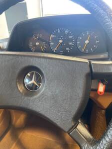 Immagine 27/91 di Mercedes-Benz 240 D (1981)