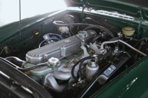 Image 27/41 of MG MGC (1969)