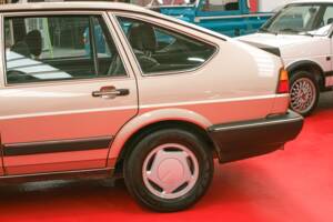 Afbeelding 23/37 van Volkswagen Passat 2.0 (1987)