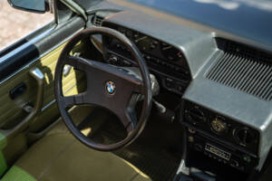 Image 29/46 of BMW 525 (1978)