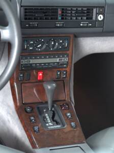 Image 45/56 de Mercedes-Benz 500 SL (1993)