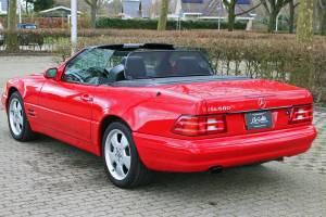 Immagine 4/21 di Mercedes-Benz SL 500 (2000)