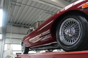 Image 23/50 de Jaguar E-Type (1969)