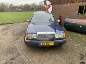 Bild 2/50 von Mercedes-Benz 300 E (1986)