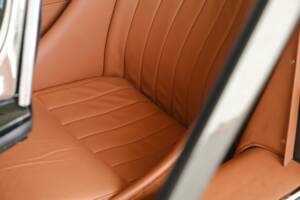Image 49/50 de Jaguar E-Type (1970)