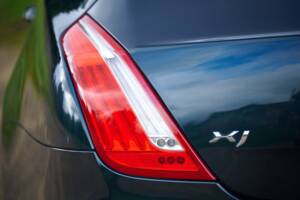 Image 16/50 of Jaguar XJ 5.0 (2010)