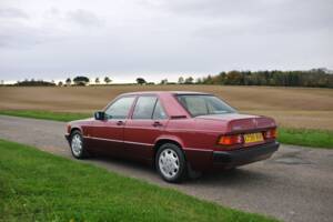 Image 13/31 of Mercedes-Benz 190 E (1993)
