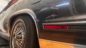 Image 18/23 of Cadillac Convertible de Ville (1986)