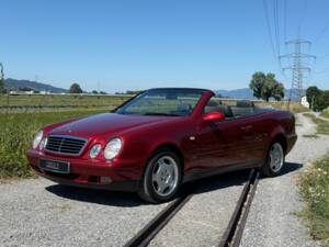 Immagine 3/19 di Mercedes-Benz CLK 230 Kompressor (1999)