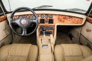 Image 7/50 of MG RV8 (1994)