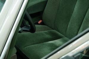 Bild 40/50 von Mercedes-Benz 300 SEL (1986)