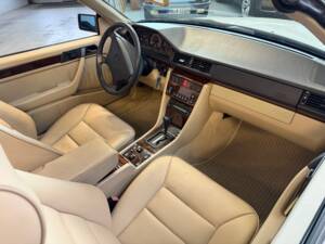 Bild 12/34 von Mercedes-Benz E 320 (1996)
