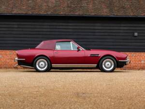 Image 3/50 de Aston Martin V8 EFi Volante (1986)